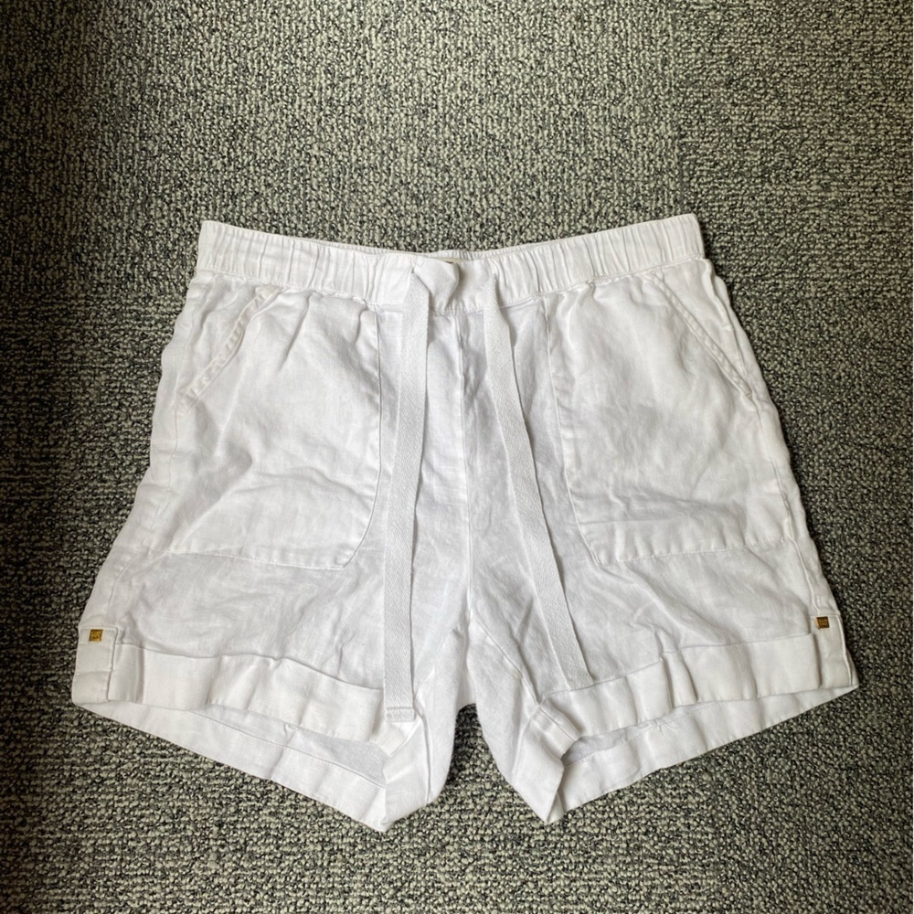 Ellen Tracy Linen Shorts in White